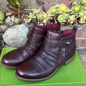 Earth garnet leather boots